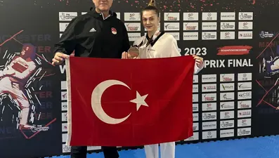 Milli tekvandocu Merve Dinçel Kavurat, İngiltere'de bronz madalya kazandı