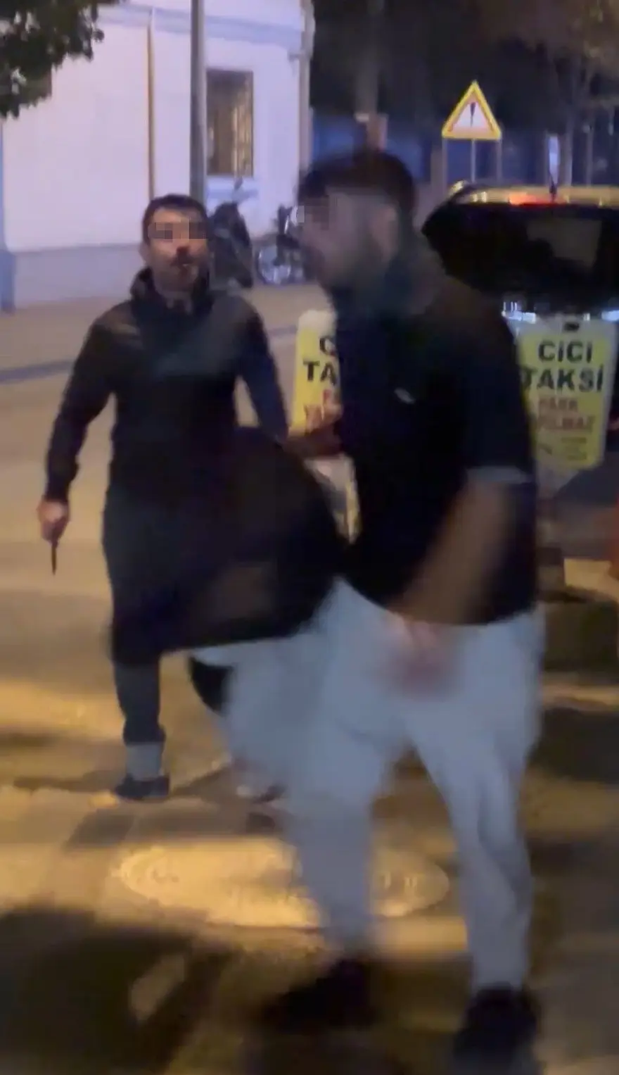 ÖZÜR DİLEMESİNİ UMURSAMADI, GENCİ DEFALARCA BIÇAKLADI 1