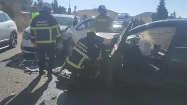 Mardin’de iki otomobil çarpıştı: 2 yaralı