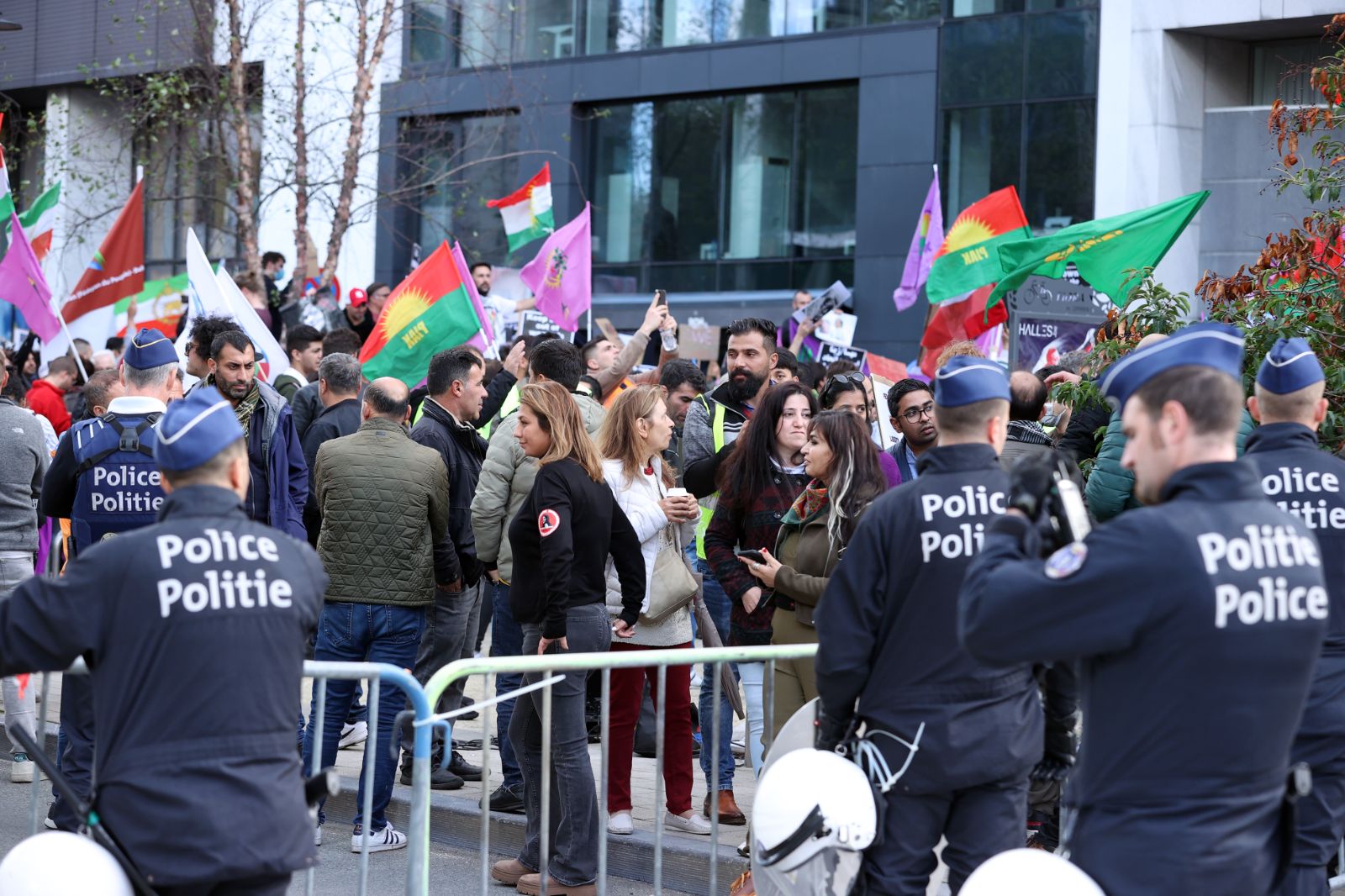 İranlı Mahsa Amini'nin ölümü Brüksel'de protesto edildi