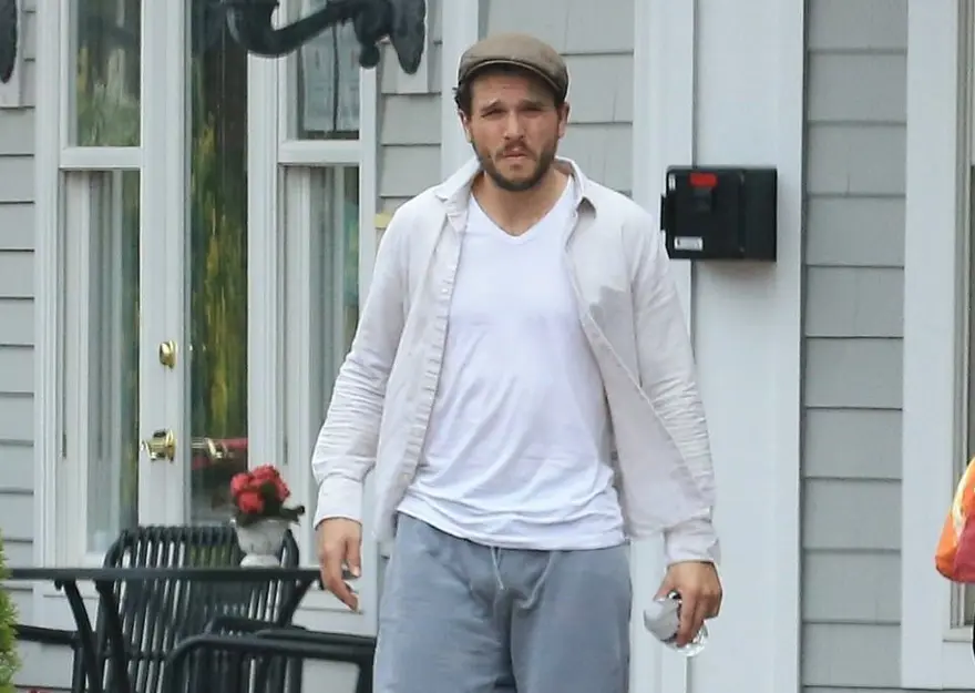 Rehabilitasyon merkezine yatan Kit Harington’ın (Jon Snow) ilk kez görüntüsü 2 Rehabilitasyon merkezine yatan Kit Harington’ın (Jon Snow) ilk kez görüntüsü 2