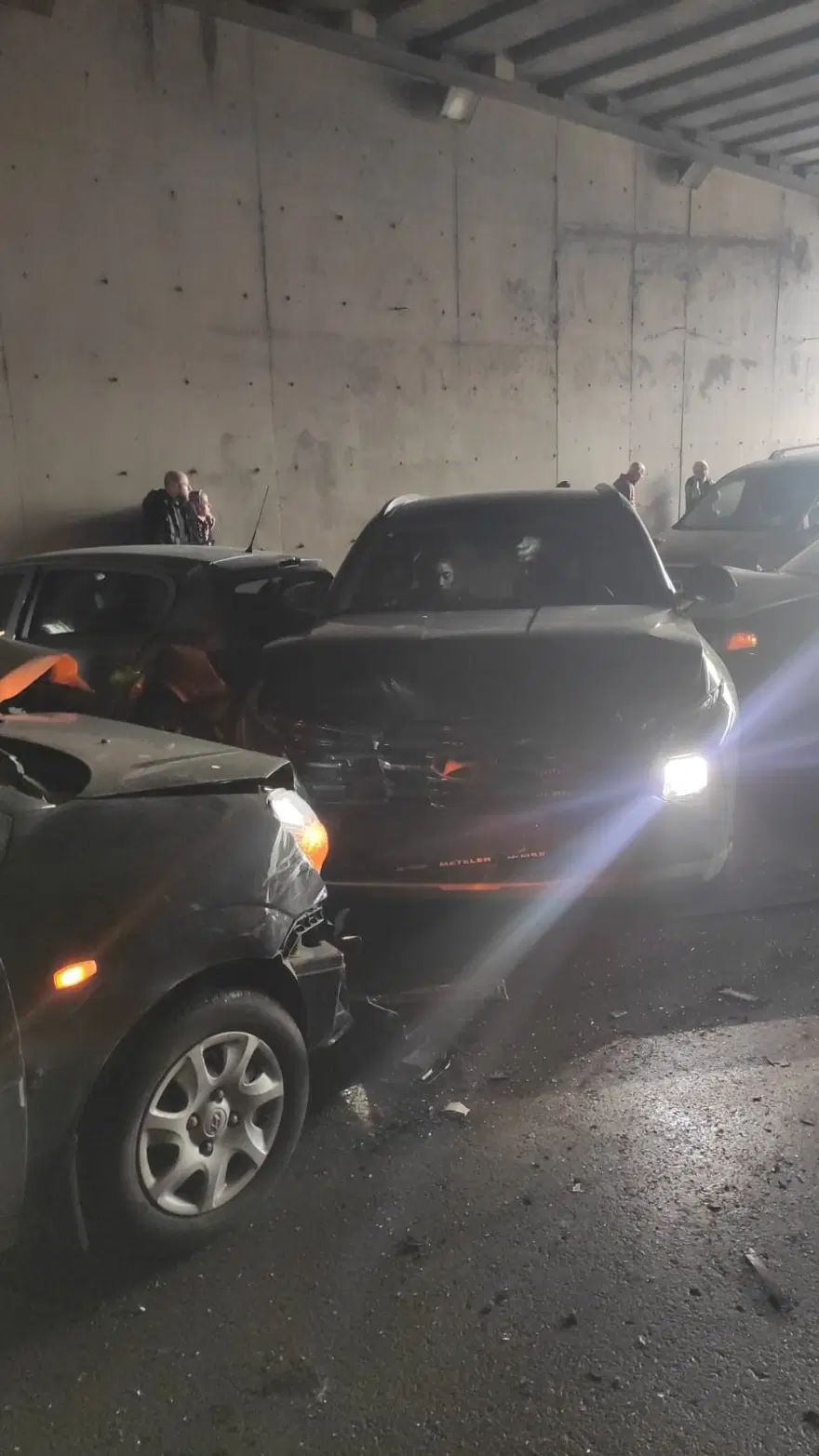 25 araç birbirine girdi: Çok sayıda yaralı var 2 25 araç birbirine girdi: Çok sayıda yaralı var 2