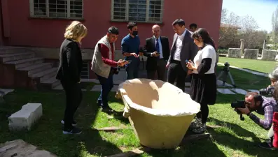 Aydın Karacasu'da bulunan 1800 yıllık mermer küvetin Türkiye'de eşi yok