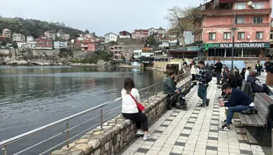 6 bin nüfuslu ilçeye 130 bin kişi geldi: Oteller doldu, otoparklarda yer kalmadı