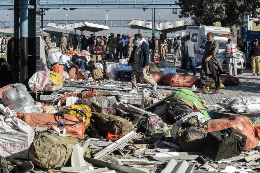 Pakistan'da tren istasyonunda korkunç patlama: En az 26 kişi öldü, durak can pazarına döndü 1