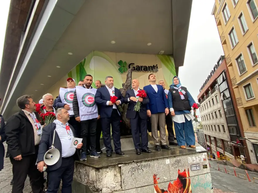 HAK-İŞ Kazancı Yokuşu'na karanfil bıraktı 3