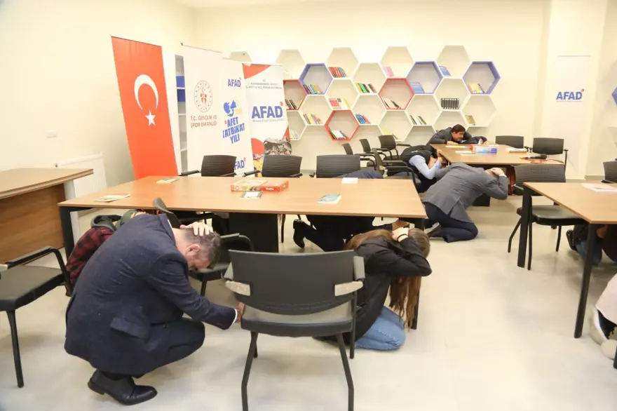 KYK yurtlarında eş zamanlı deprem tatbikatı 15