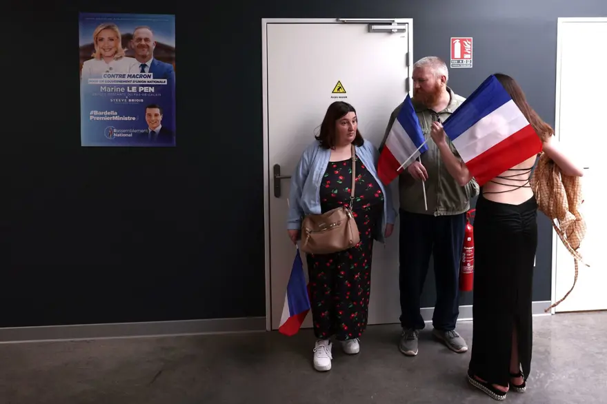 Fransa'da sandıktan aşırı sağ çıktı: "Macron'un kaybettiği bahis" 1