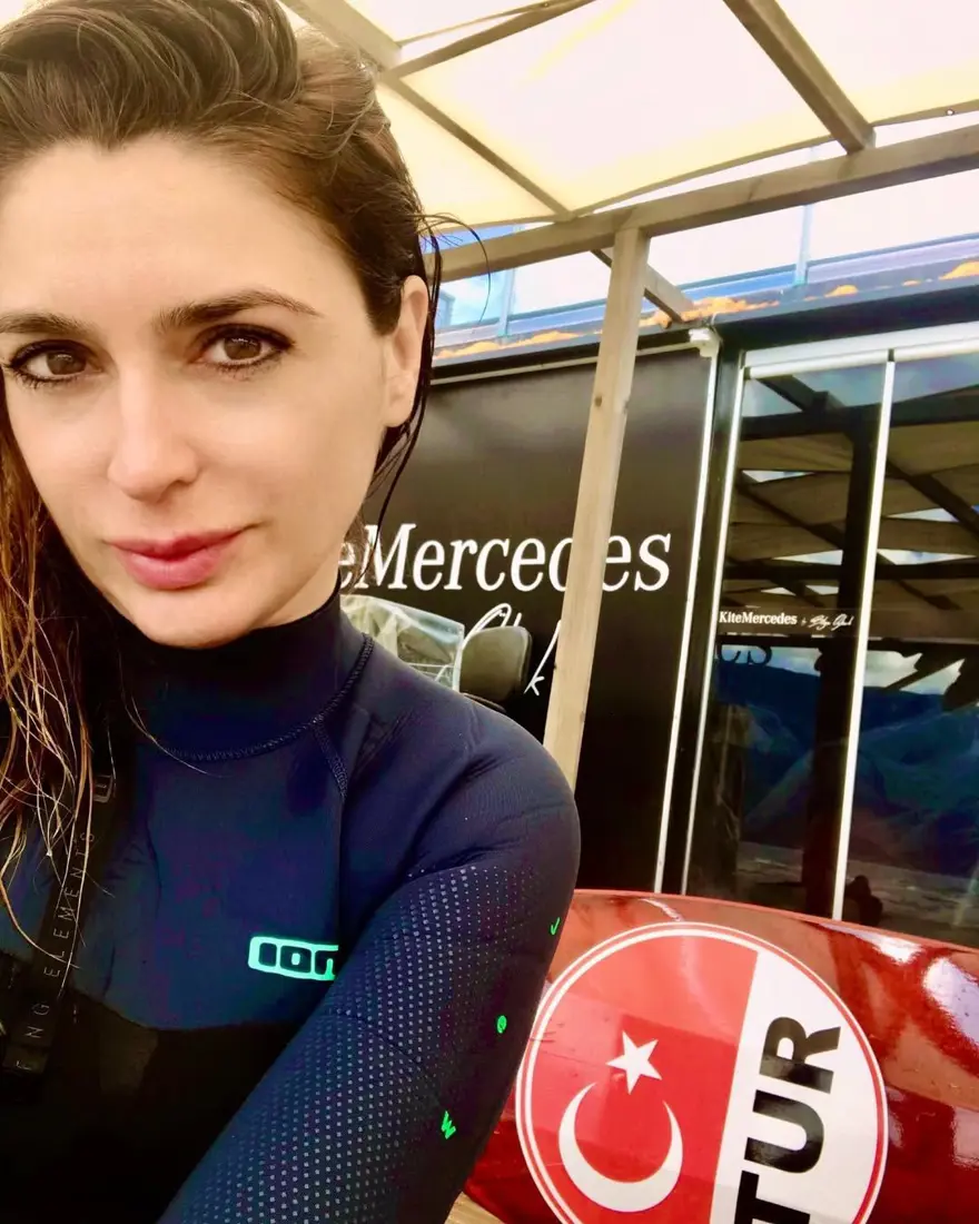 Bilge Öztürk paylaştı: İşte yanan sörf okulunun son hali 2 Bilge Öztürk paylaştı: İşte yanan sörf okulunun son hali 2