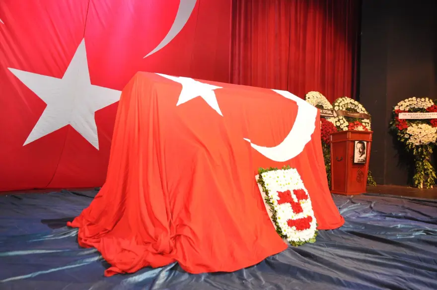 Münir Özkul son yolculuğuna uğurlandı 15 Münir Özkul son yolculuğuna uğurlandı 15