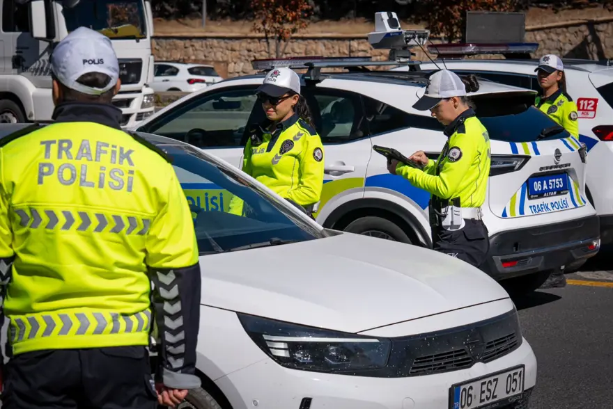 Kırmızı ışık ihlali üç günde bir can alıyor: Amaç caydırıcılığı artırmak! İşte madde madde yeni trafik cezaları 