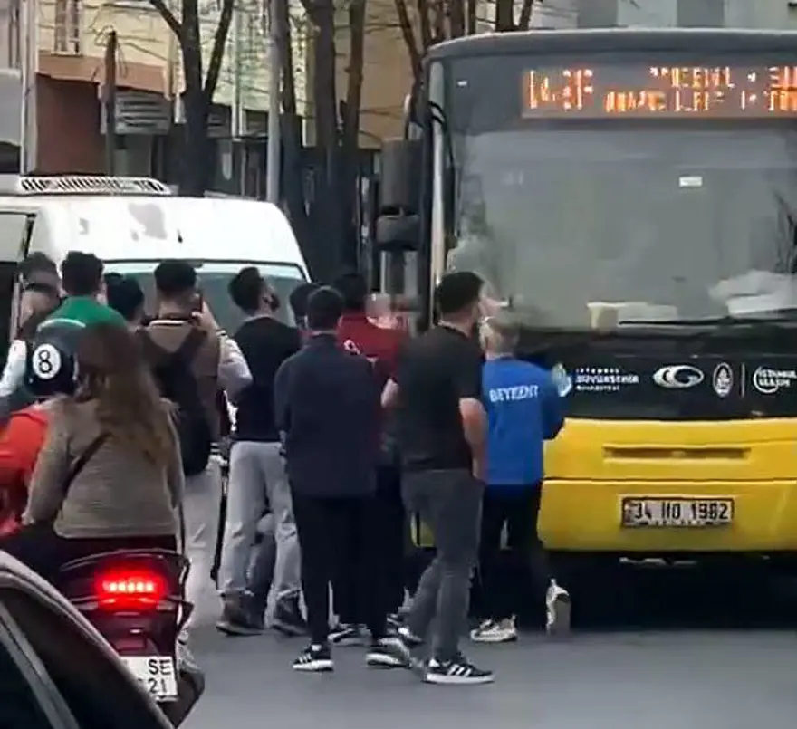 Avcılar'da yol tartışması: İETT şoförüne yumruklu saldırı 3 Avcılar'da yol tartışması: İETT şoförüne yumruklu saldırı 3