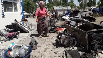 Patlayan buzdolabı yangın çıkardı: Çocuklarını kurtarmak için pencereden attı