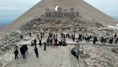 Bayramda Nemrut Dağı doldu taştı