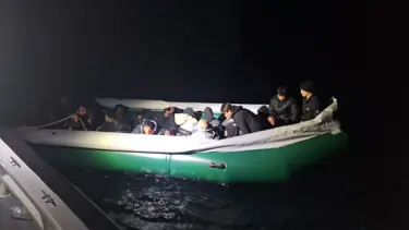 İzmir açıklarında 22 düzensiz göçmen kurtarıldı