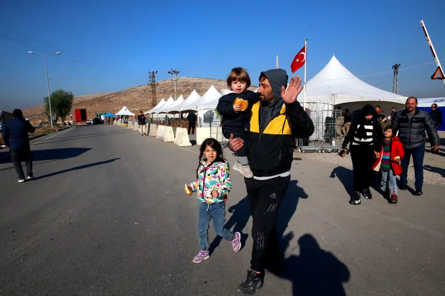 Sınır kapılarında dönüş yoğunluğu: 5 günde 7 bin 871 Suriyeli döndü 6