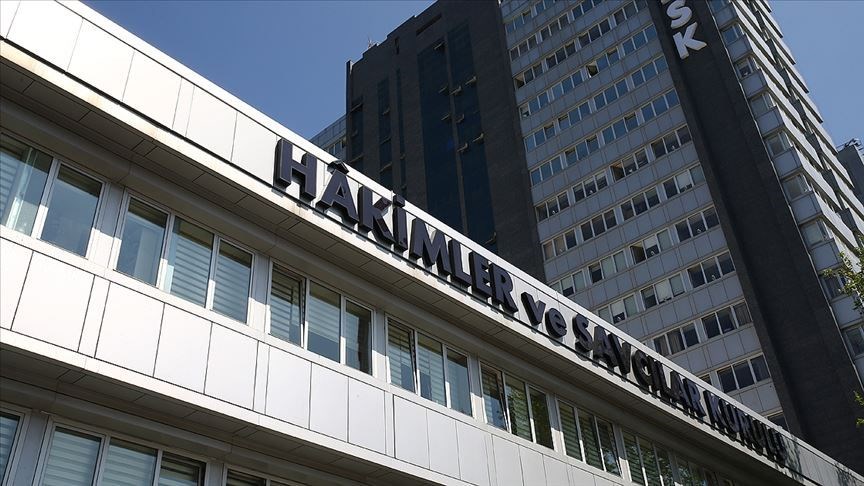 Bir hakim ile iki savcıya ihraç