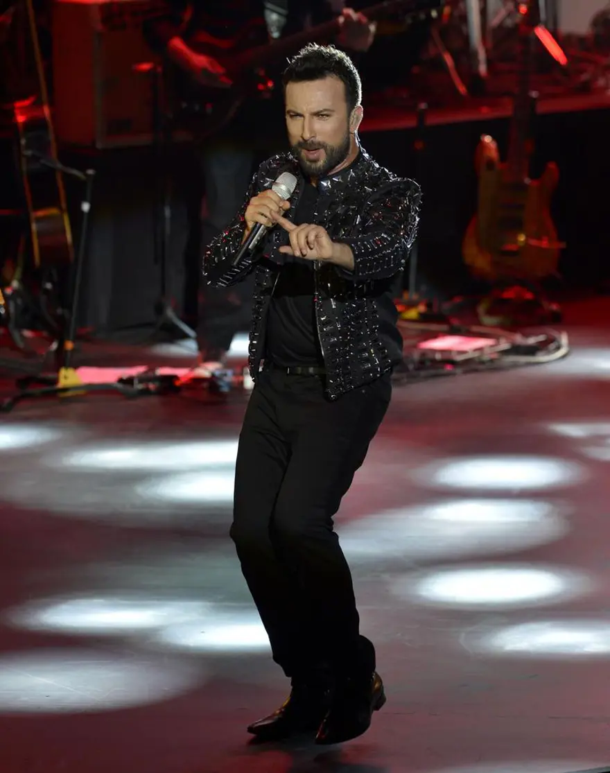 Tarkan Açıkhava'da türkü söyledi 2 Tarkan Açıkhava'da türkü söyledi 2