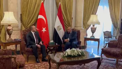 Mısır'a 10 yıl sonra ilk ziyaret | Dışişleri Bakanı Çavuşoğlu Kahire'de