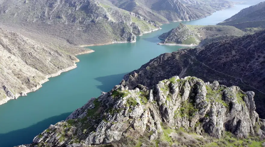 Adıyaman'da Fırat Nehri kıyısında 1800 yıllık askeri gözetleme kulesi tespit edildi Adıyaman'da Fırat Nehri kıyısında 1800 yıllık askeri gözetleme kulesi tespit edildi