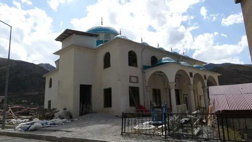 6 katlı apartman cami: Yer sıkıntısına ilginç çözüm! 2