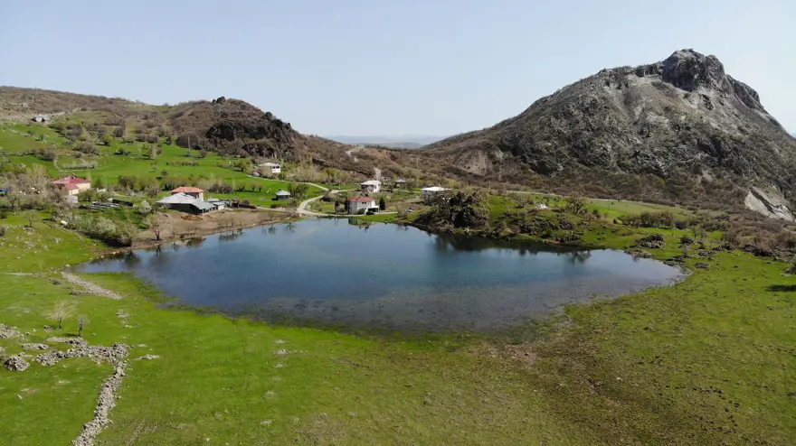 Sülüklü Göl'de ilkbahar renkleri 12