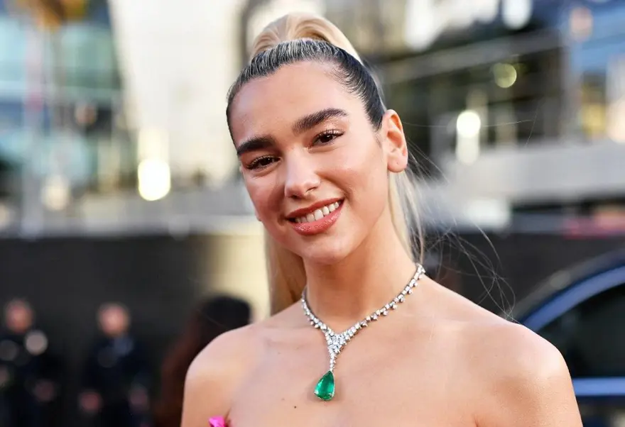 Dua Lipa kendi fotoğrafını paylaştığı için davalık oldu 2