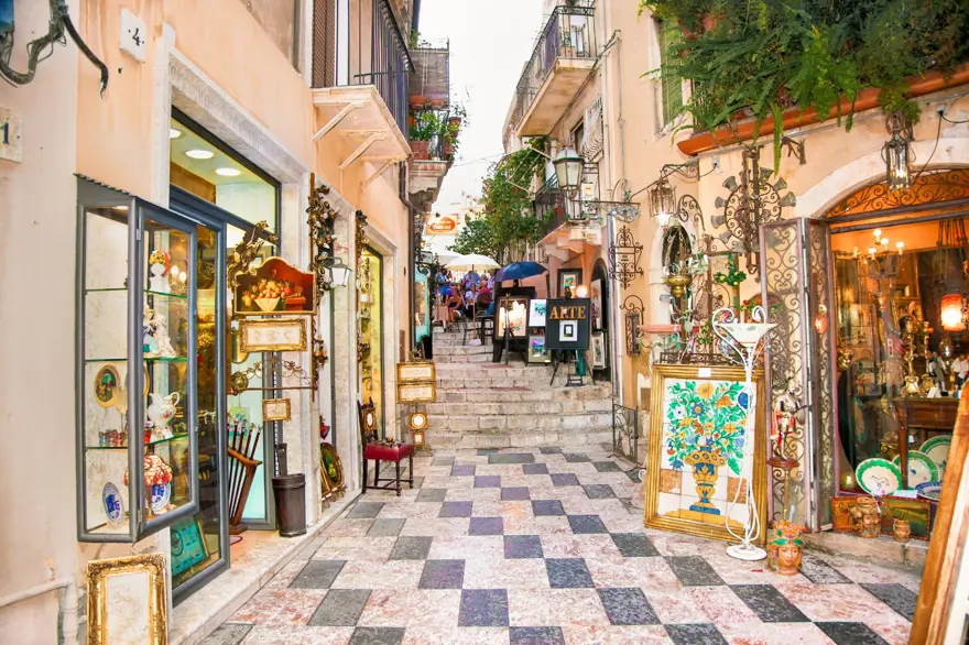 İtalya iç turizmi canlandırmak için vatandaşlarına 500 euro tatil ikramiyesi verecek 10