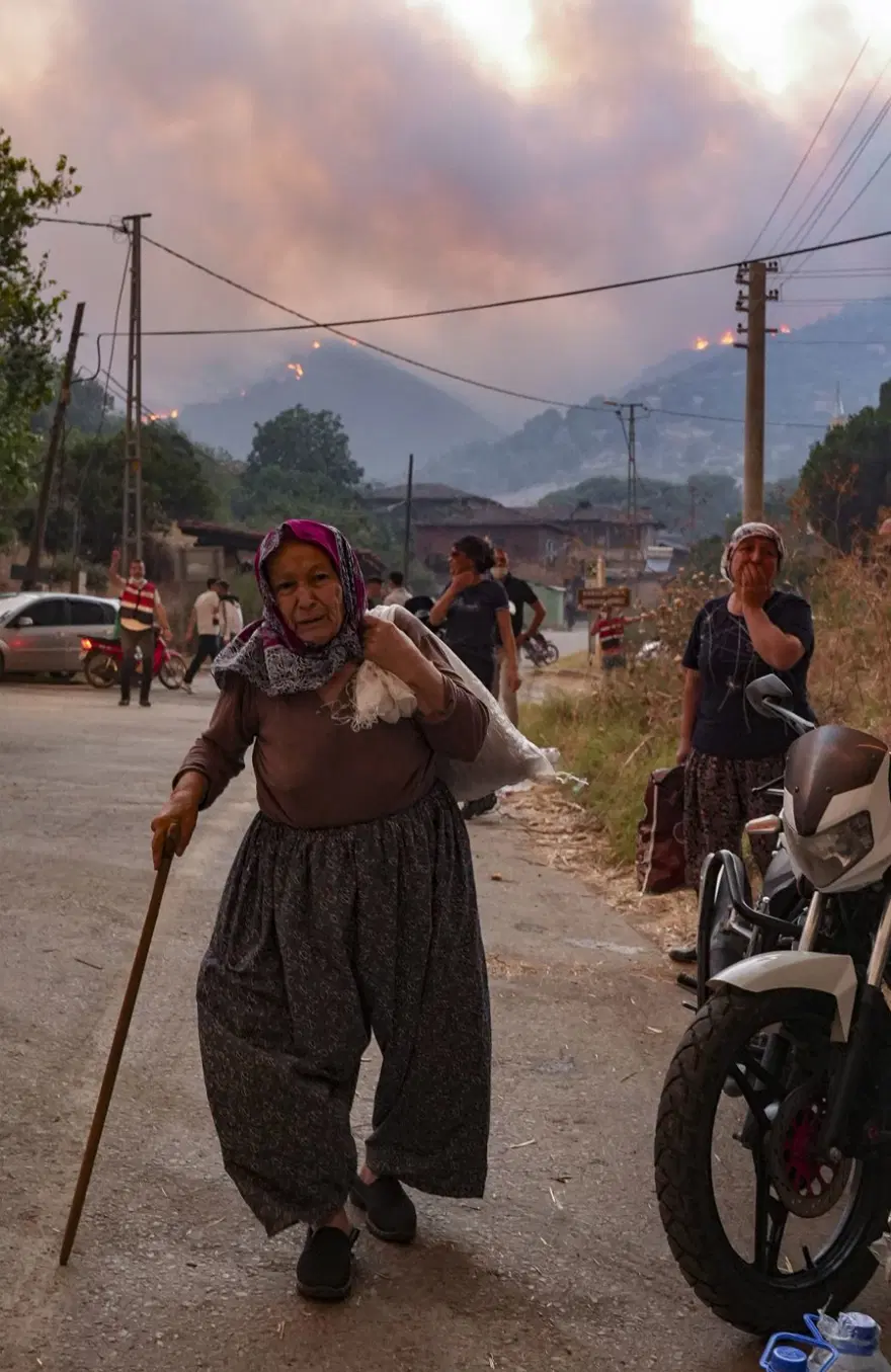 Ödemiş'te kahreden fotoğraflar: Alevlerden kaçış 16 Ödemiş'te kahreden fotoğraflar: Alevlerden kaçış 16