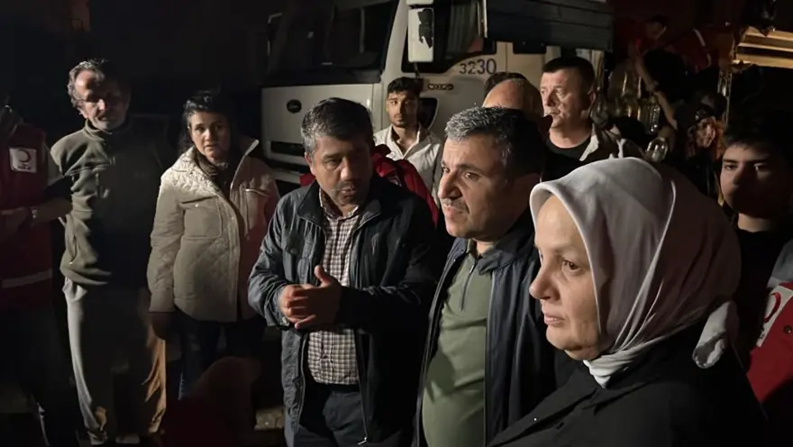 "HANIMEFENDİLER BİZİ AFFETSİN" 4