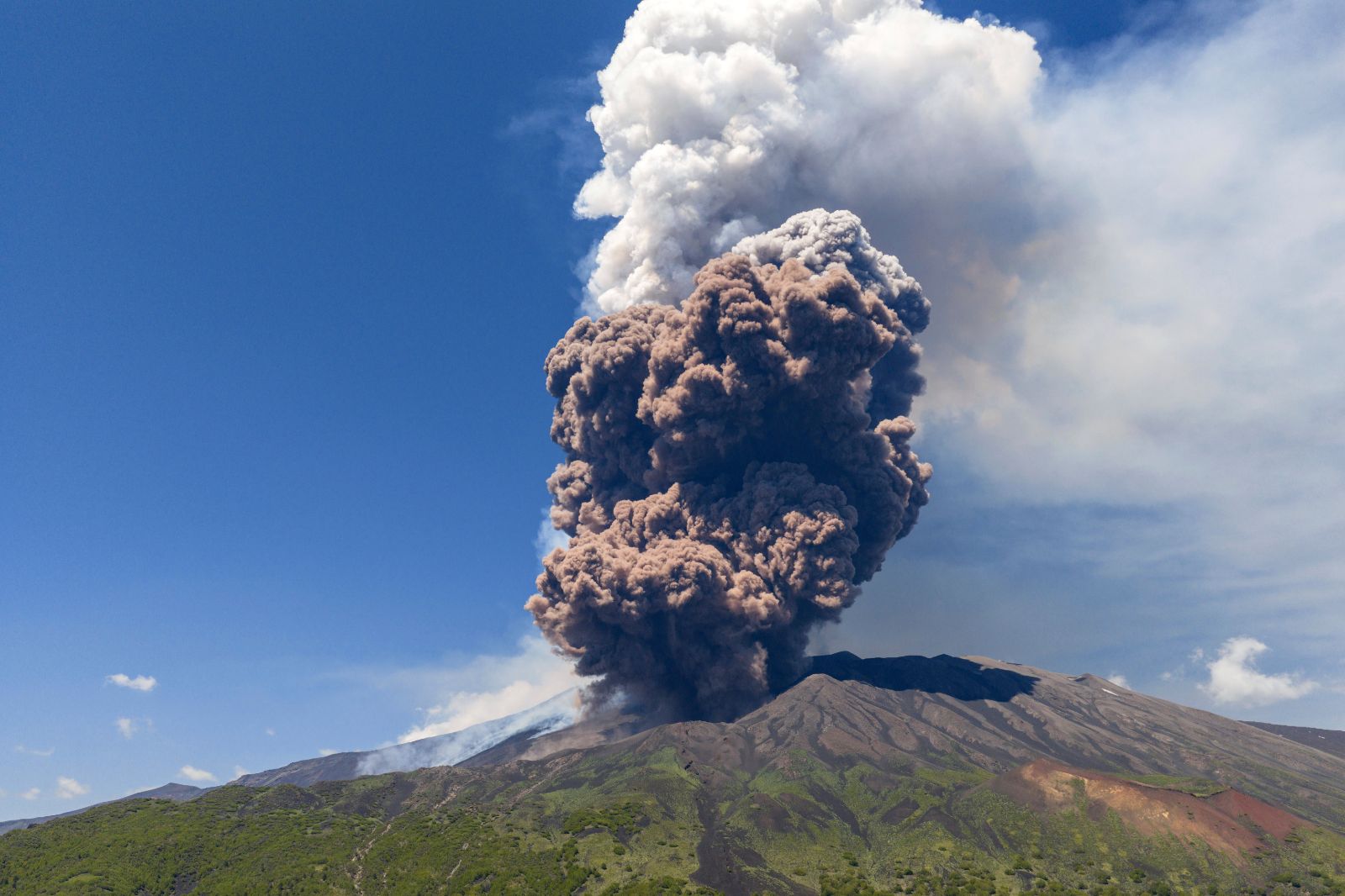 Etna’daki patlama bu sefer neden farklı?