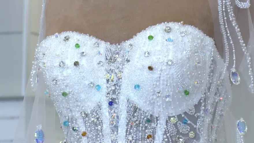 Bu gelinliğe bakan bir daha bakıyor! 30 kilogram ağırlığında 1 milyon dolara satışa çıktı 