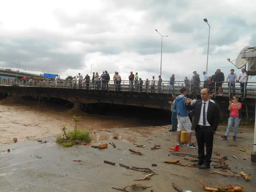 Artvin'de sel faciası: 7 kişi hayatını kaybetti 30