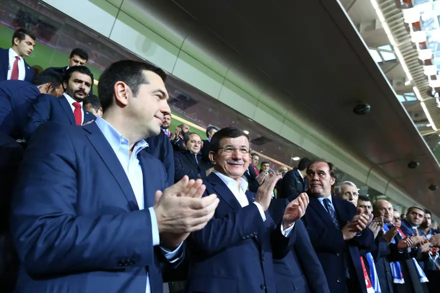 Davutoğlu ile Çipras maçı birlikte izledi 4