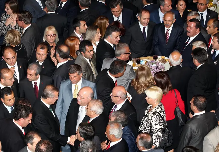 Siyasetçiler resepsiyonda buluştu 8