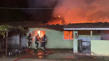 Evinde yangın çıkartan alkollü şahıs gözaltına alındı
