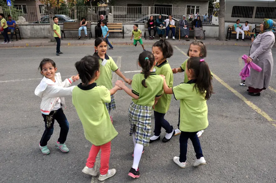 Okullar açıldı (18 milyon öğrenci ders başı yaptı) 34