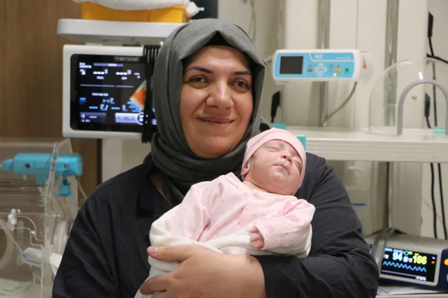 Organları gelişmeden doğdular, aylarca yoğun bakımda kaldılar... 2 bebeğin mucize kurtuluşu 5