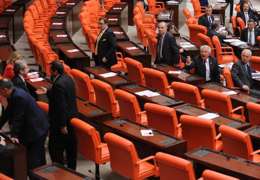 CHP'lilerden Şamil Tayyar'a protesto 2