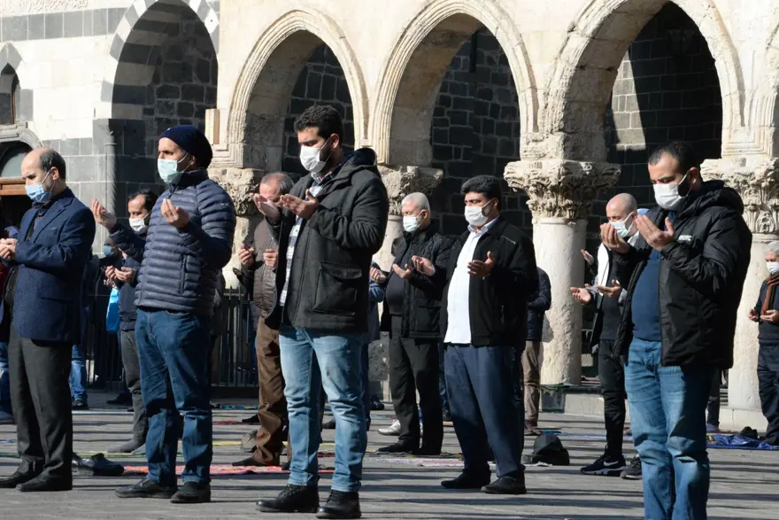 Cuma namazının ardından 'Yağmur duası' yapıldı 19