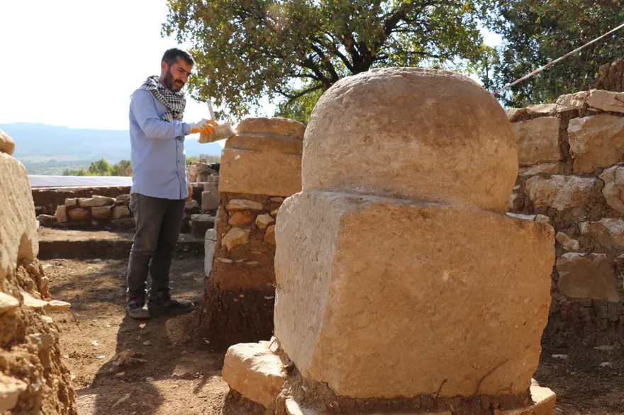 Diyarbakır'da içinde 46 mezarın olduğu 1500 yıllık kilise kalıntısı bulundu 2 Diyarbakır'da içinde 46 mezarın olduğu 1500 yıllık kilise kalıntısı bulundu 2