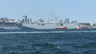 Çanakkale'den yola çıkan TCG Anadolu, İstanbul'a ulaştı