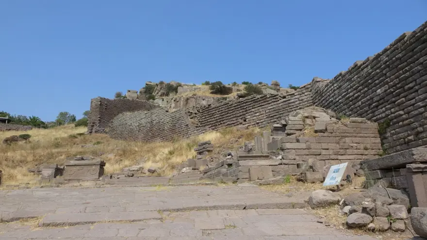 Assos Antik Kenti'ne ait 2 bin 300 yıllık ağırlık birimi bulundu 6