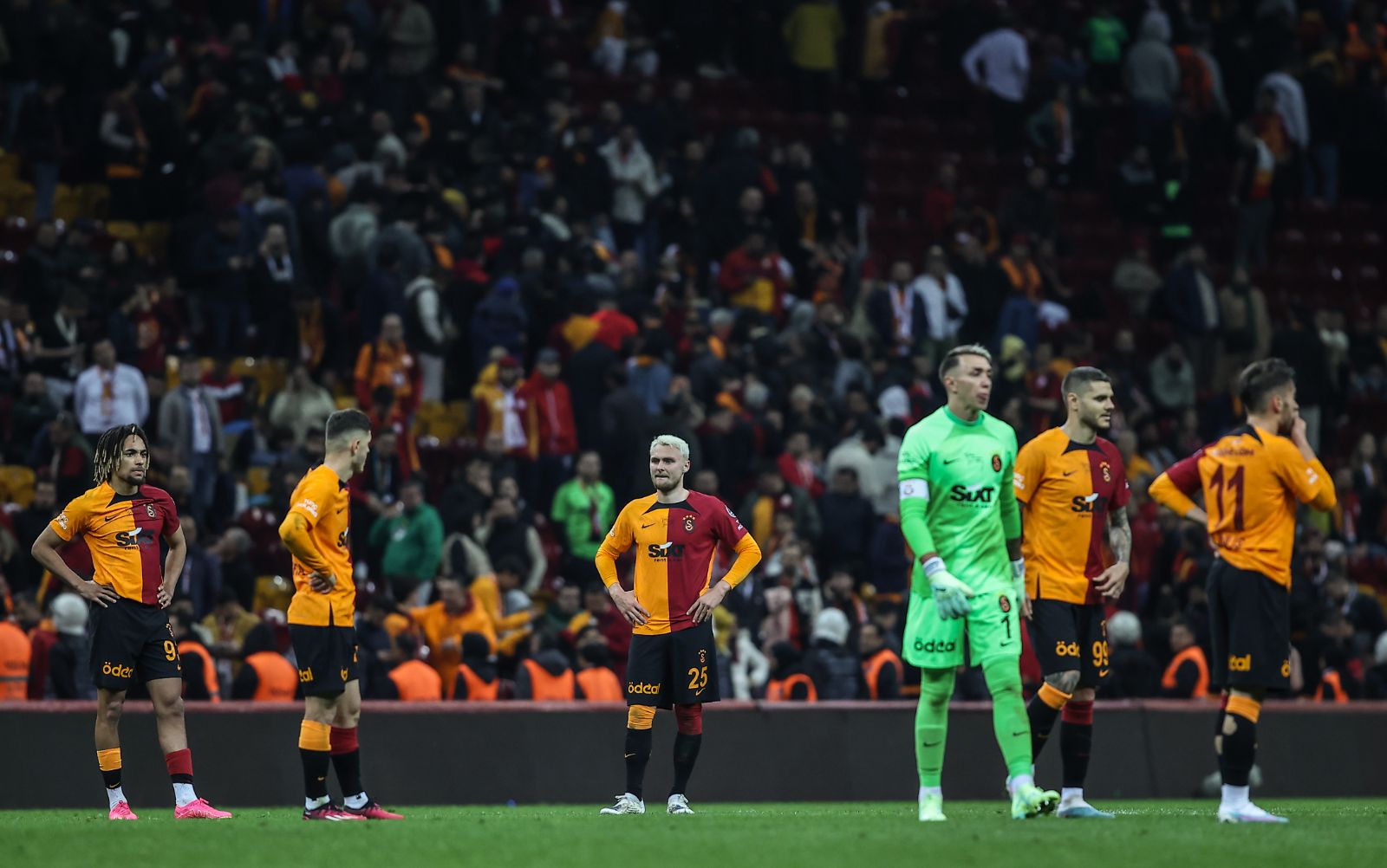 Lider Galatasaray evinde puan bıraktı: 6 gollü düelloda kazanan yok