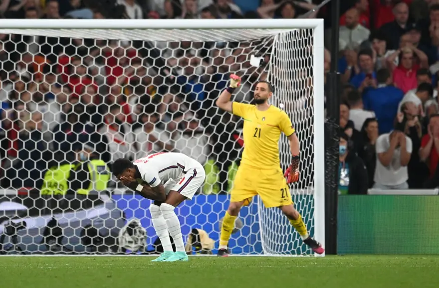 EURO 2020'nin en iyi oyuncusu Donnarumma 8