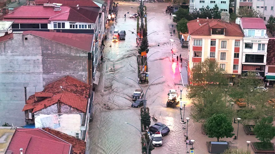 Ülkenin yarısında sel riski var! Şiddetli dolu ve hortumlar oluşabilir 4