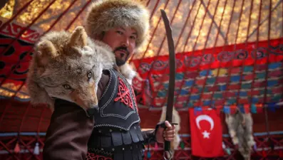 'Diriliş Ertuğrul' Kırgız Türkleri'nin evinde