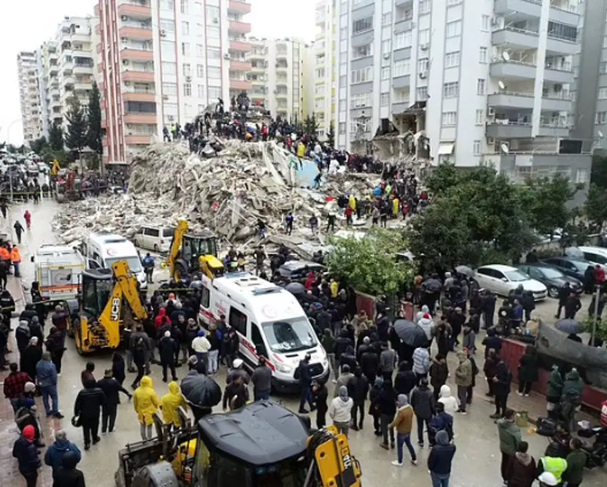 Kahramanmaraş merkezli depremlerin öncesi ve sonrası: Fotoğraflar büyük yıkımı acı bir şekilde gösteriyor 15