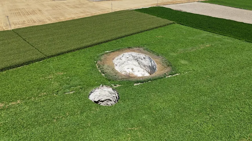 Aynı tarlada ikinci kez obruk oluştu 4