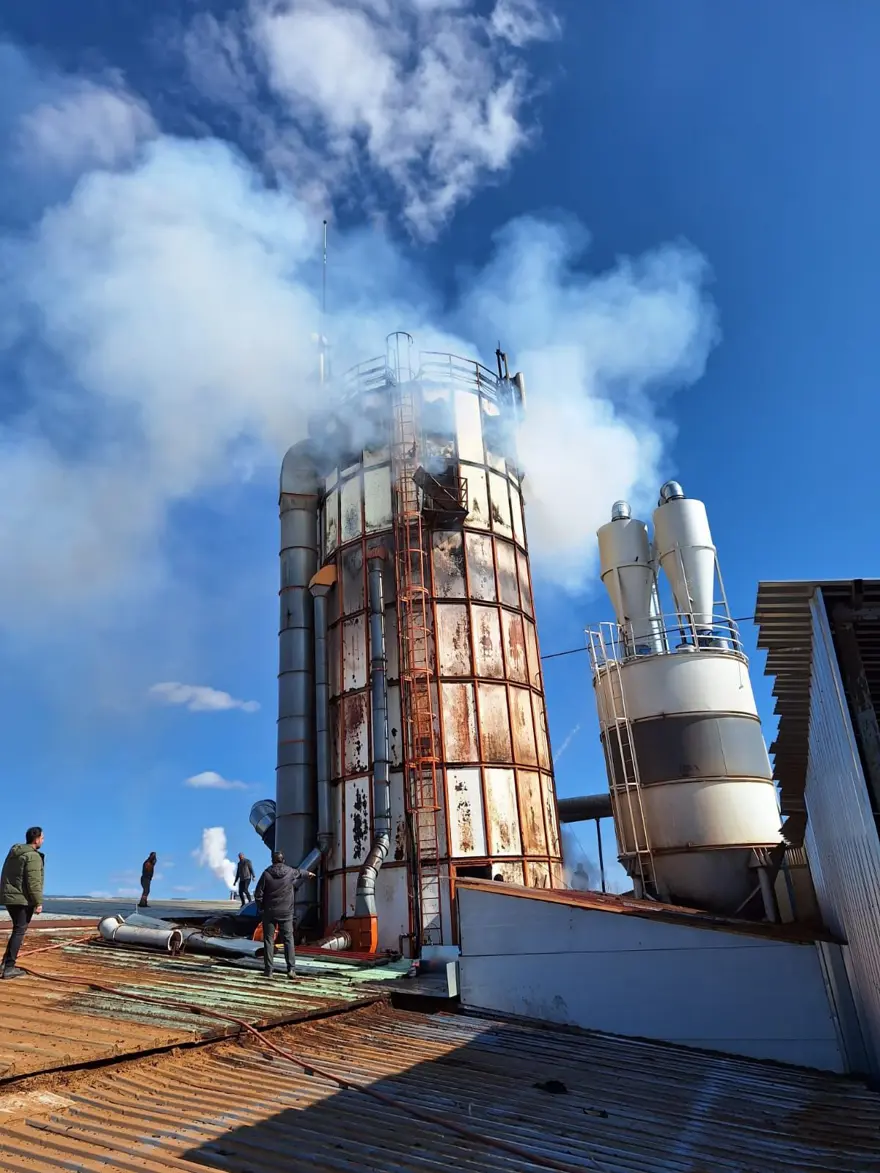 Oyuncu Necati Şaşmaz'ın fabrikasında patlama ve yangın 